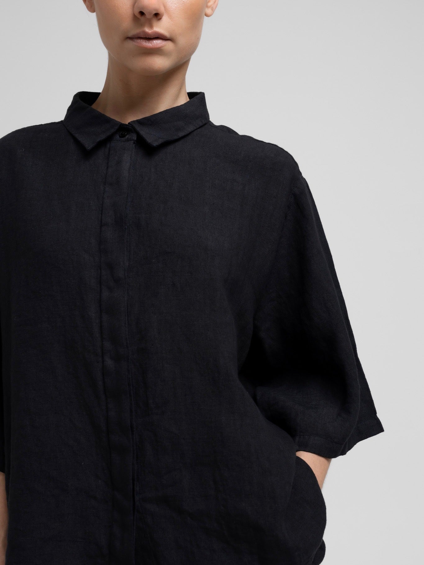 VEGA LINEN 2/4 SHIRT BLACK