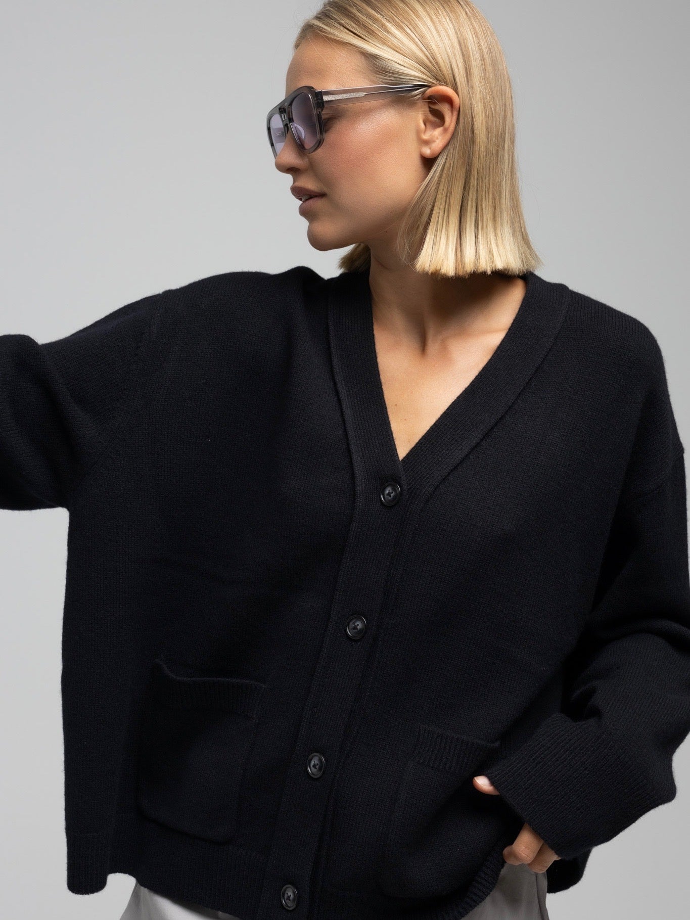 VIGGA CARDIGAN BLACK