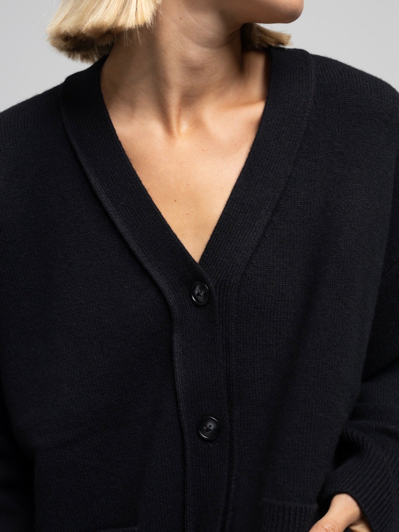 VIGGA CARDIGAN BLACK