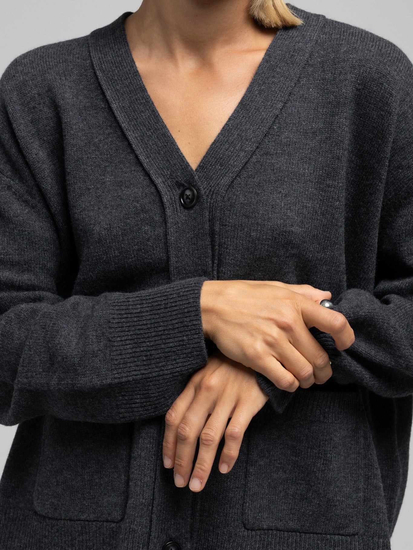 VIGGA CARDIGAN DK GREY MEL