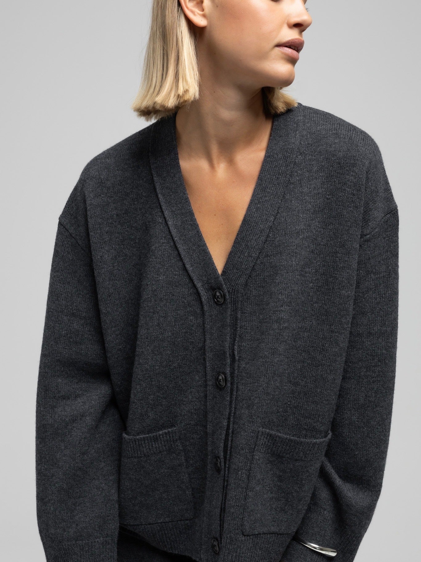 VIGGA CARDIGAN DK GREY MEL
