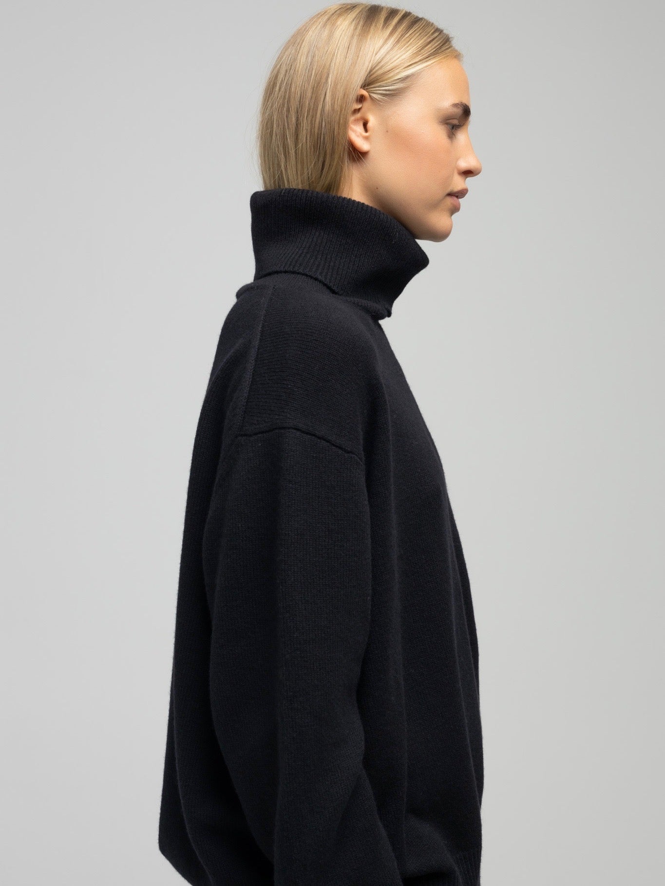 VIGGA ROLLNECK BLACK