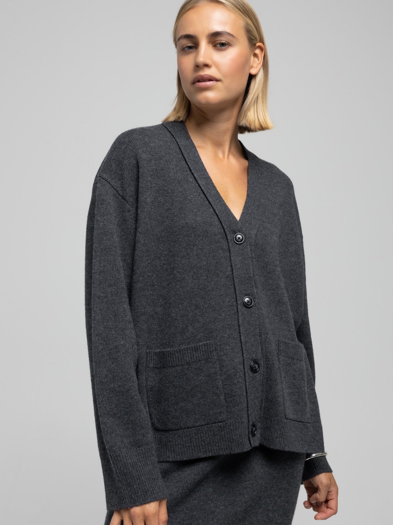 VIGGA CARDIGAN DK GREY MEL